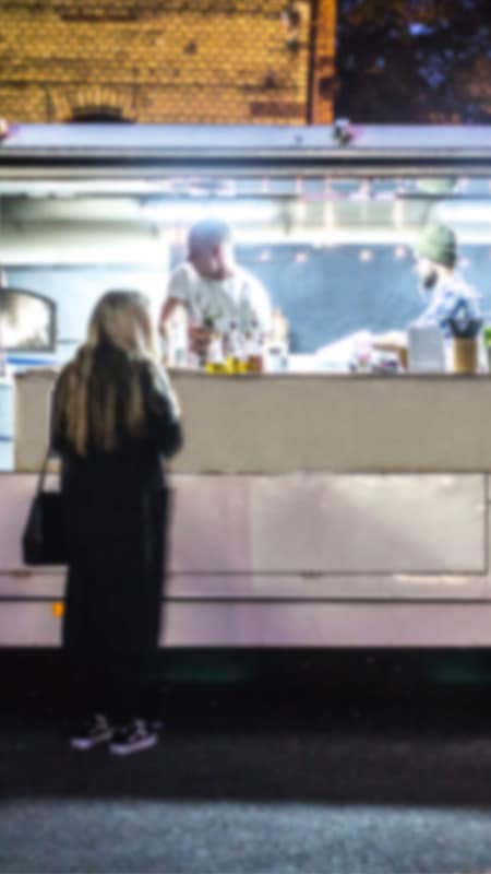 lady-ordering-food-truck1